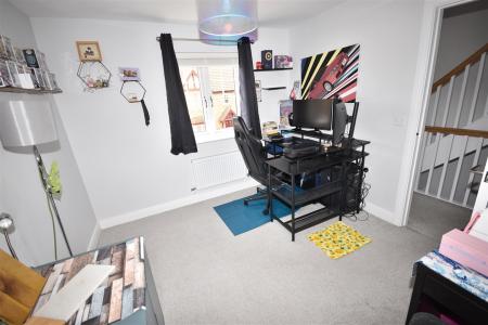 3 bedroom Semi-detached house for sale in Hoplands Road, Coningsby, Lincoln