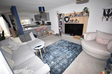 3 bedroom Semi-detached house for sale in Hoplands Road, Coningsby, Lincoln