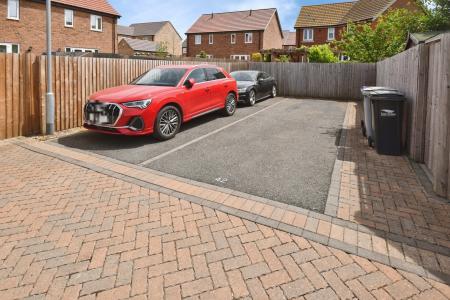 3 bedroom Semi-detached house for sale in Hoplands Road, Coningsby, Lincoln