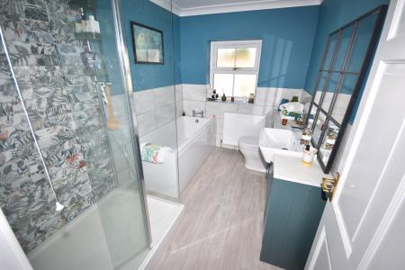 4 bedroom Detached bungalow for sale in Brauncewell, Lincoln