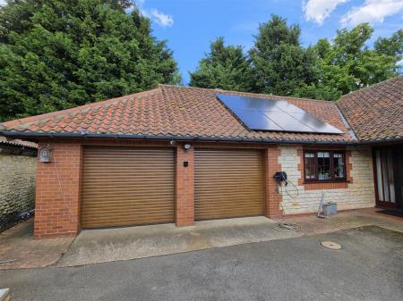 4 bedroom Detached bungalow for sale in Brauncewell, Lincoln