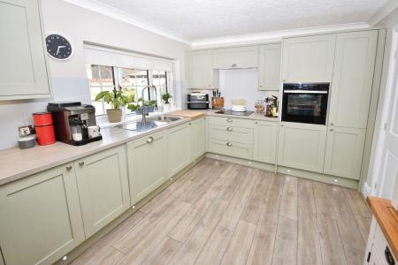 4 bedroom Detached bungalow for sale in Brauncewell, Lincoln