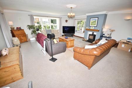 4 bedroom Detached bungalow for sale in Brauncewell, Lincoln