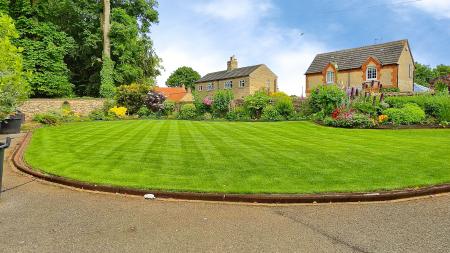 4 bedroom Detached bungalow for sale in Brauncewell, Lincoln