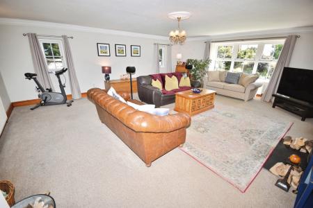4 bedroom Detached bungalow for sale in Brauncewell, Lincoln