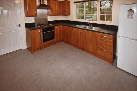 4 bedroom Detached house to let in Cherry Tree Crescent, Cranwell, NG34
