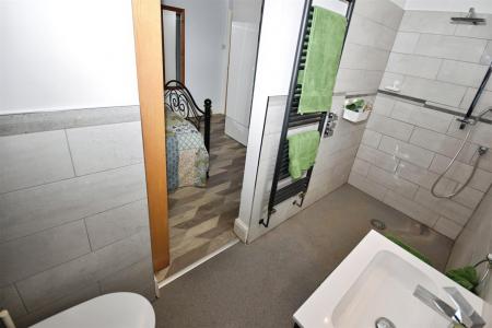 4 bedroom Detached bungalow for sale in Rectory Road, Ruskington, Sleaford
