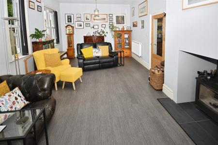 4 bedroom Detached bungalow for sale in Rectory Road, Ruskington, Sleaford