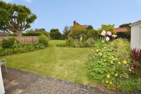 4 bedroom Detached bungalow for sale in Rectory Road, Ruskington, Sleaford