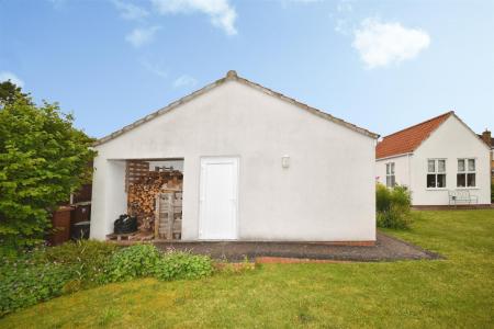 4 bedroom Detached bungalow for sale in Rectory Road, Ruskington, Sleaford