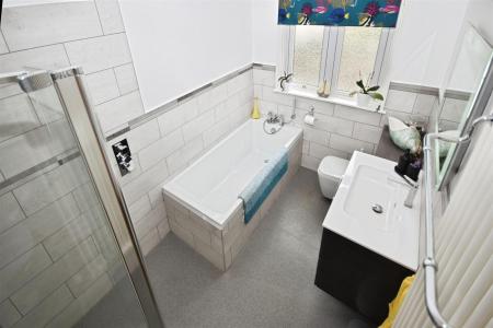 4 bedroom Detached bungalow for sale in Rectory Road, Ruskington, Sleaford