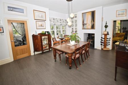 4 bedroom Detached bungalow for sale in Rectory Road, Ruskington, Sleaford