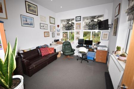 4 bedroom Detached bungalow for sale in Rectory Road, Ruskington, Sleaford