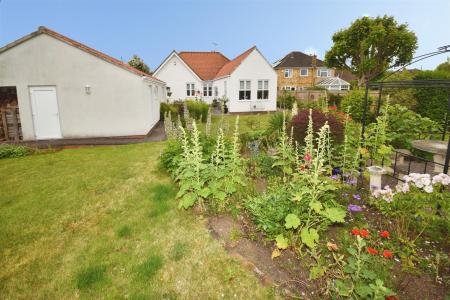 4 bedroom Detached bungalow for sale in Rectory Road, Ruskington, Sleaford