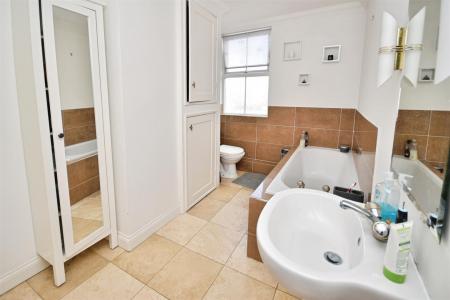 2 bedroom Semi-detached house for sale in Grantham Road, Sleaford
