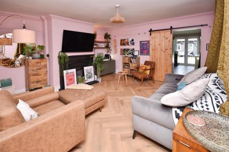 2 bedroom Semi-detached house for sale in Grantham Road, Sleaford