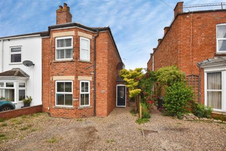 2 bedroom Semi-detached house for sale in Grantham Road, Sleaford