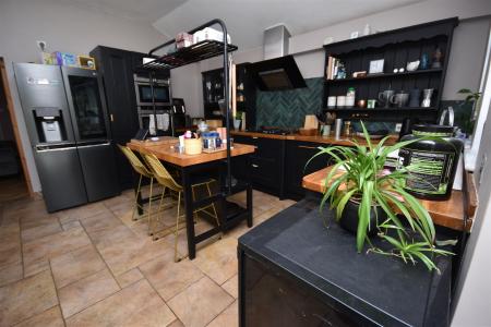 2 bedroom Semi-detached house for sale in Grantham Road, Sleaford