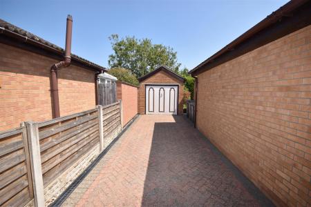 3 bedroom Detached bungalow for sale in Whitehouse Road, Ruskington, Sleaford