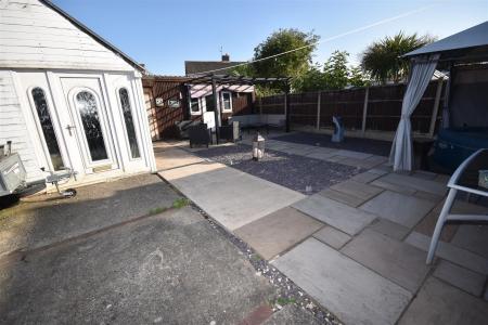 3 bedroom Semi-detached house for sale in Durham Avenue, Sleaford