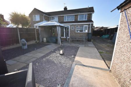 3 bedroom Semi-detached house for sale in Durham Avenue, Sleaford