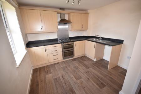 4 bedroom Town house to let in Arran Close, Greylees, Sleaford, NG34