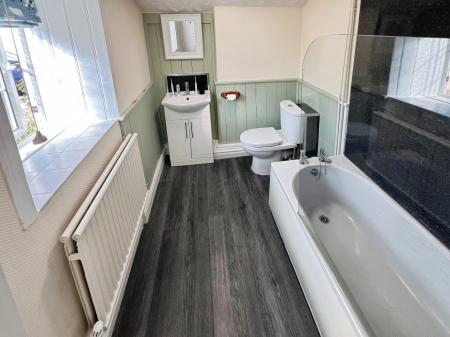 2 bedroom Semi-detached house for sale in Middle Street, Metheringham, Lincoln