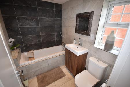5 bedroom Town house to let in Murrayfield Avenue, Greylees, Sleaford, NG34