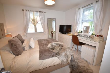 5 bedroom Town house to let in Murrayfield Avenue, Greylees, Sleaford, NG34