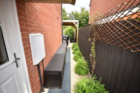 5 bedroom Town house to let in Murrayfield Avenue, Greylees, Sleaford, NG34