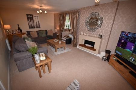 5 bedroom Town house to let in Murrayfield Avenue, Greylees, Sleaford, NG34