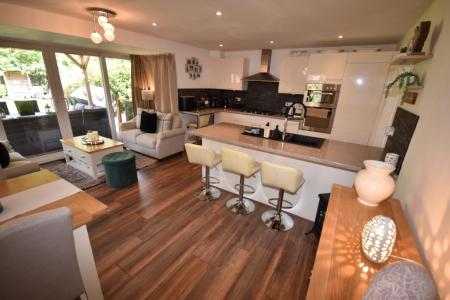 5 bedroom Town house to let in Murrayfield Avenue, Greylees, Sleaford, NG34
