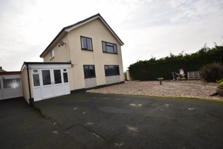4 bedroom Detached house to let in Cliffe Avenue, Ruskington, NG34