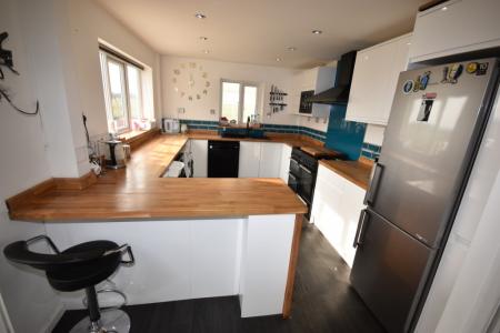 4 bedroom Detached house to let in Cliffe Avenue, Ruskington, NG34