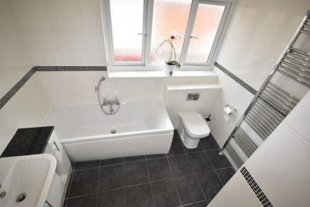 4 bedroom Detached house to let in Cliffe Avenue, Ruskington, NG34