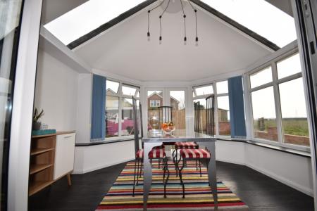 4 bedroom Detached house to let in Cliffe Avenue, Ruskington, NG34