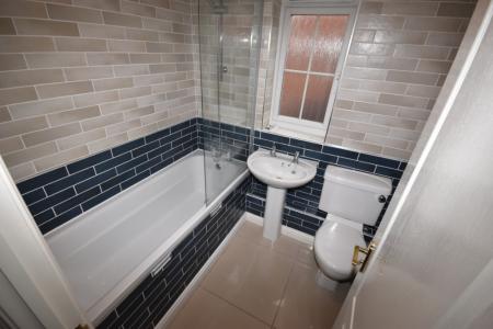 3 bedroom Semi-detached house to let in Rye Close, Sleaford, NG34