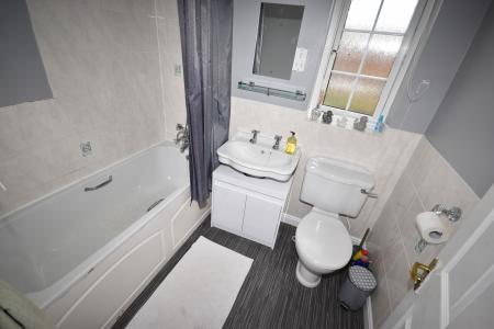 3 bedroom End of terrace house to let in Spire View, Sleaford, NG34
