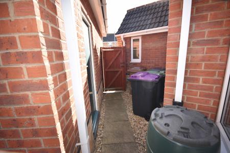 3 bedroom Semi-detached house to let in Keepers Way, Sleaford, NG34