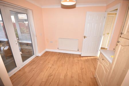 3 bedroom Semi-detached house to let in Keepers Way, Sleaford, NG34