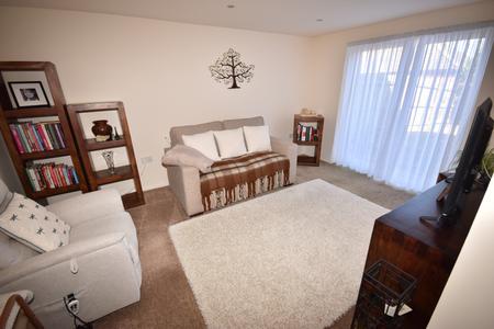 2 bedroom Flat to let in Kinross Road, Greylees, Sleaford, NG34