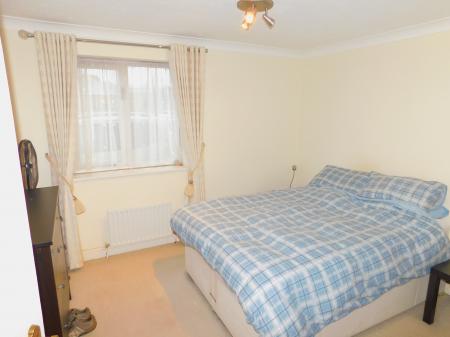 2 bedroom Ground floor flat for sale in Monins Road, Iwade, ME9