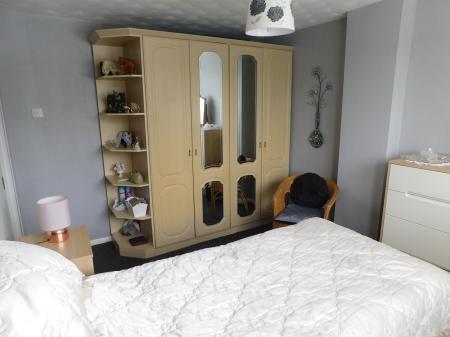 4 bedroom Semi-detached house for sale in Summerville Avenue, Minster, ME12