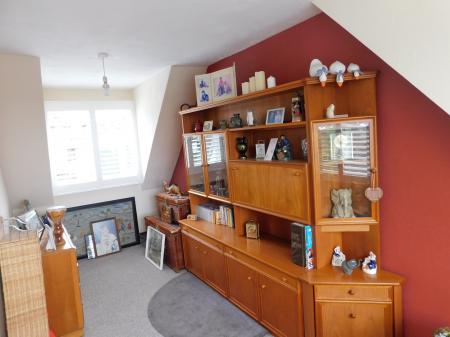 4 bedroom Semi-detached house for sale in Summerville Avenue, Minster, ME12