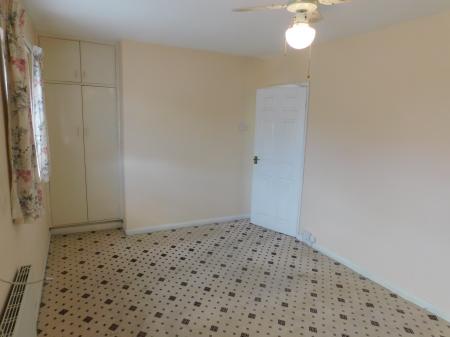 2 bedroom Semi-detached house for sale in Swanstree Avenue, Kemsley, Sittingbourne, ME10