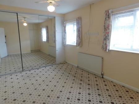 2 bedroom Semi-detached house for sale in Swanstree Avenue, Kemsley, Sittingbourne, ME10