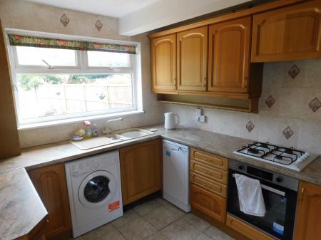 2 bedroom Semi-detached house for sale in Swanstree Avenue, Kemsley, Sittingbourne, ME10