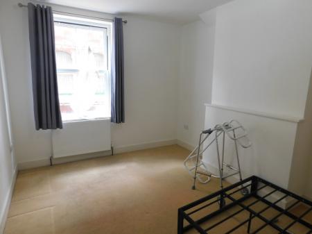 2 bedroom Flat to let in High Street, Sheerness, ME12