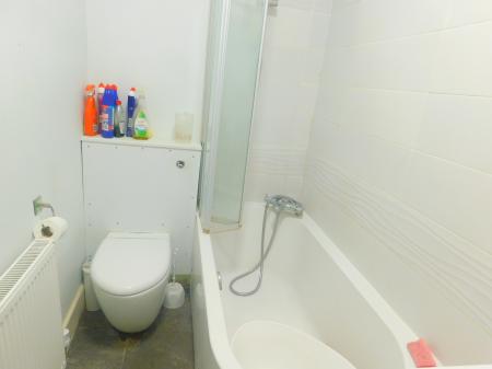 2 bedroom Flat to let in High Street, Sheerness, ME12