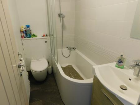 2 bedroom Flat to let in High Street, Sheerness, ME12